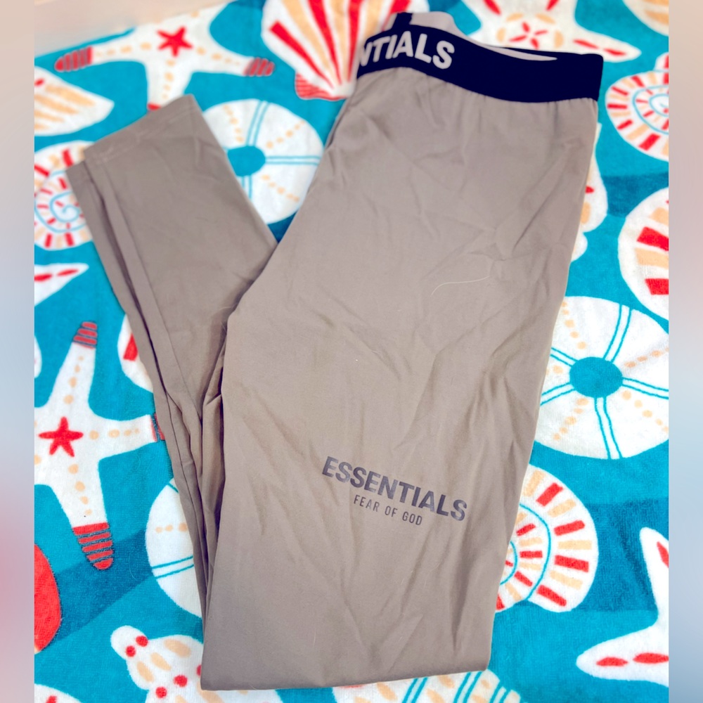 Essentials olive green leggings (M)